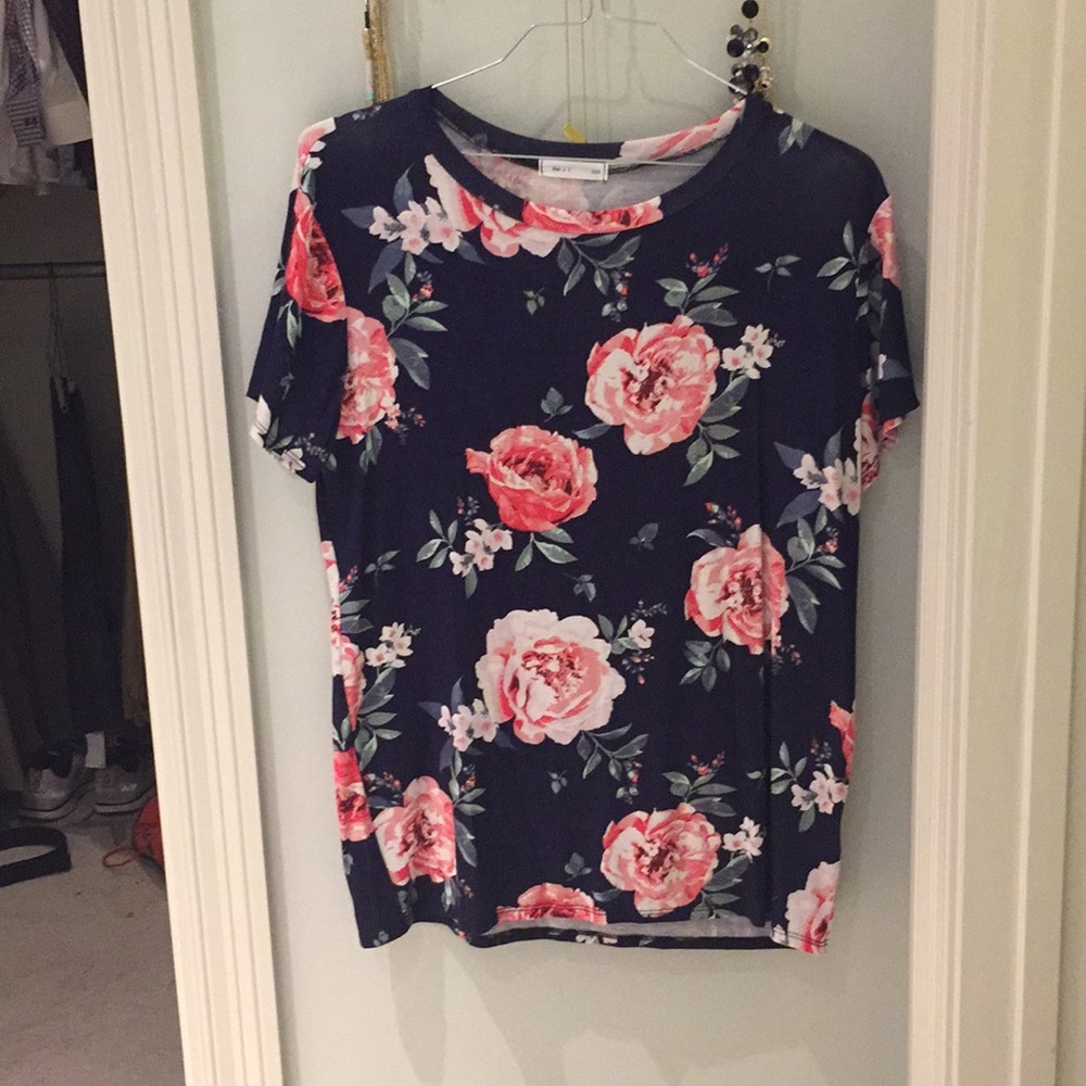 Short sleeve tee with stretch